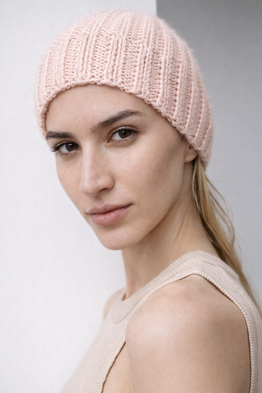 El Örgüsü Pudra Rengi Kadın Bere