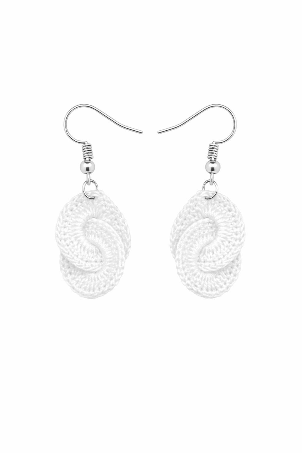 El Örgüsü Beyaz Küpe – Minimal Crochet Küpe