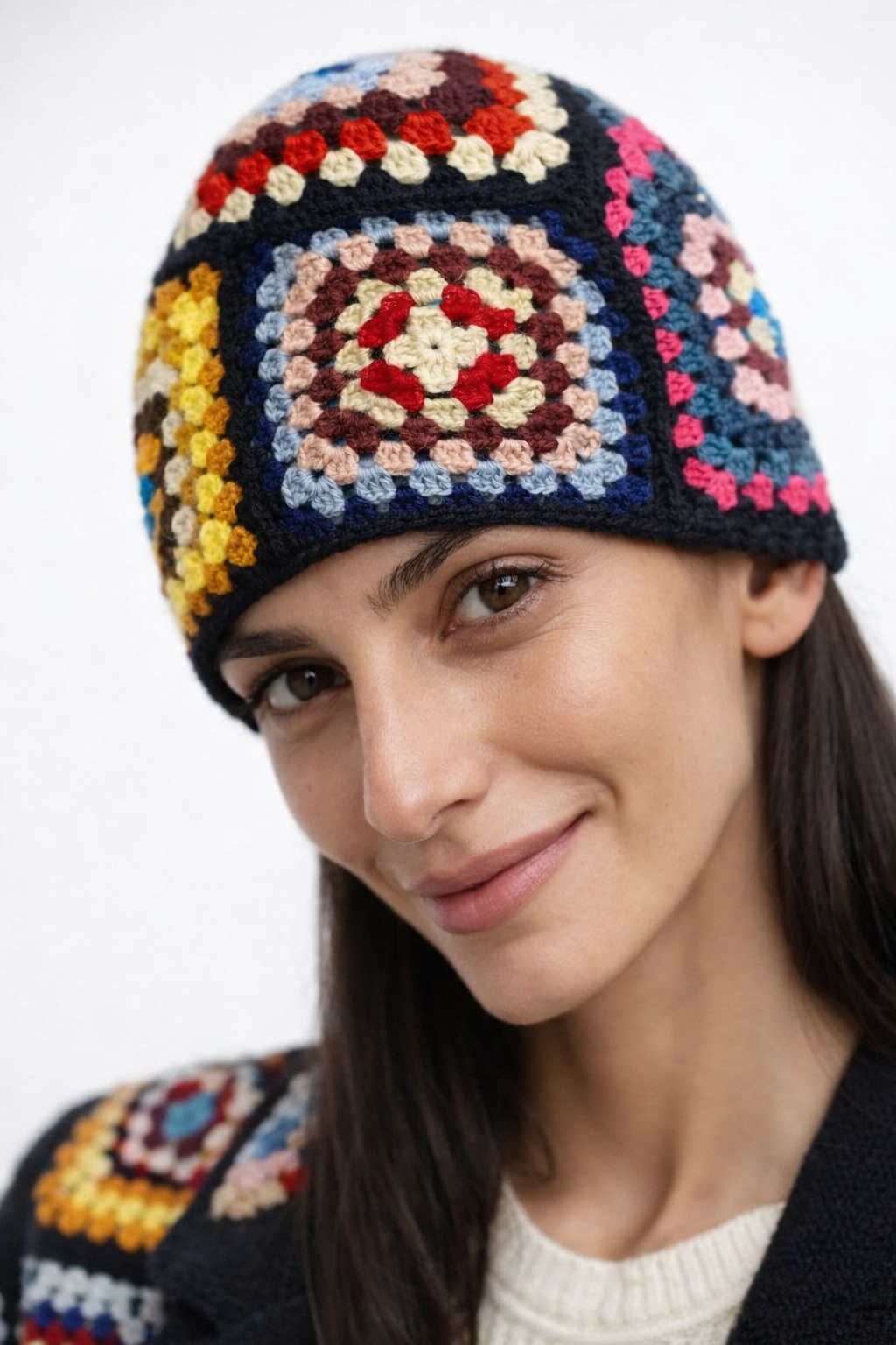 El Örgüsü Renkli Kare Motifli Siyah Bere