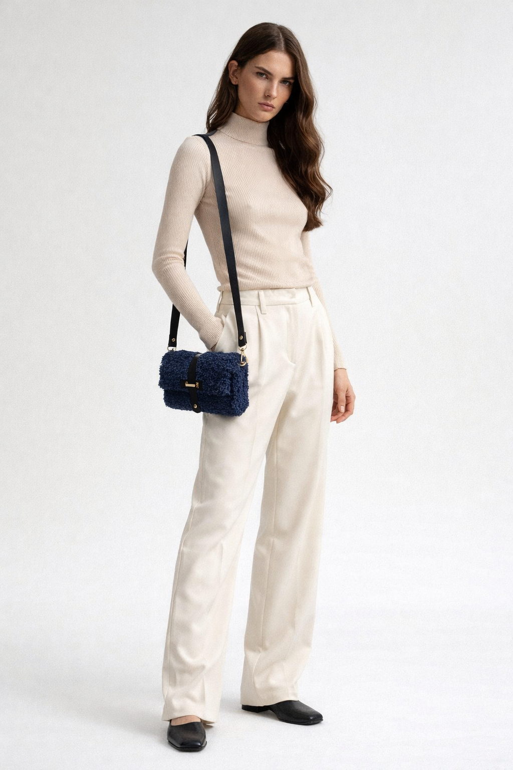 Küçük Boy Askılı Çapraz Çanta